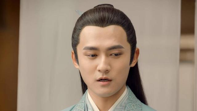 气摘掉后险些没认出来他反差感也太强了龙8游戏国际登录国色芳华：戴上眼罩帅(图8)
