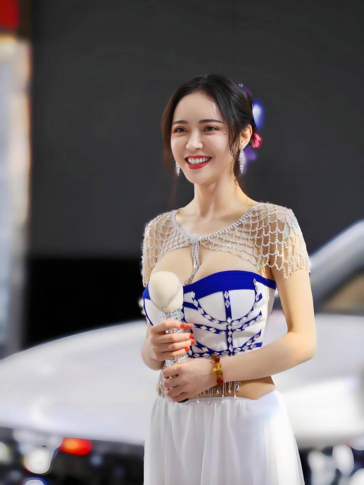 魔鬼身材不愧是模特出身！潘春春最惊艳的3部电影这(图10)